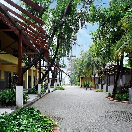 Shanti Resorts Valsad Εξωτερικό φωτογραφία