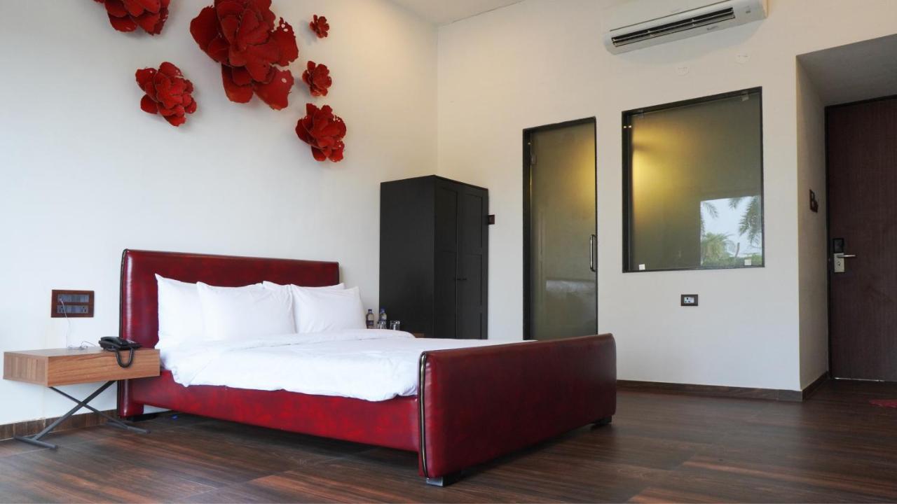 Shanti Resorts Valsad Εξωτερικό φωτογραφία
